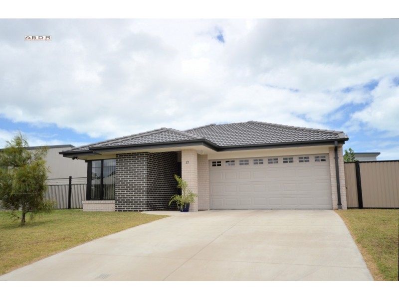 37 Sunrise Cresent, Burrum Heads QLD 4659