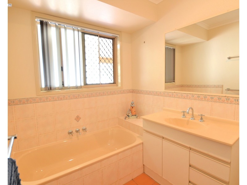 63 Gregory St, Howard QLD 4659