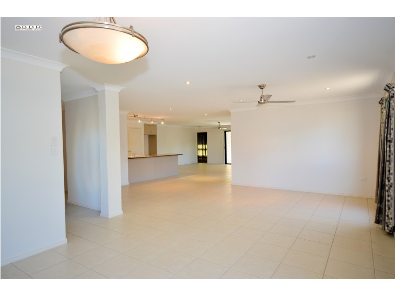 3 Lakes Bvd, Burrum Heads QLD 4659