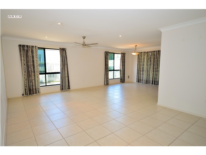 3 Lakes Bvd, Burrum Heads QLD 4659