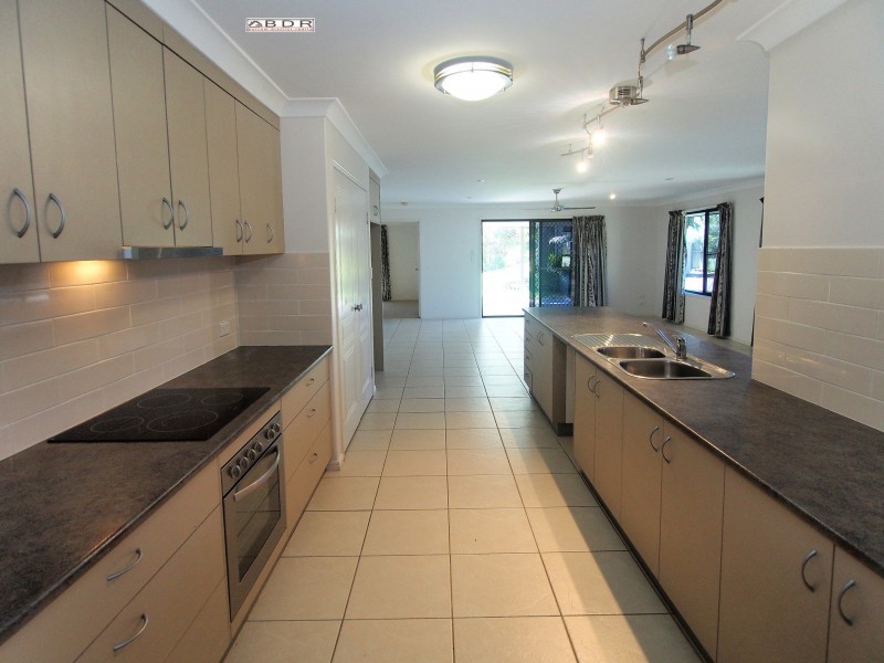 3 Lakes Bvd, Burrum Heads QLD 4659