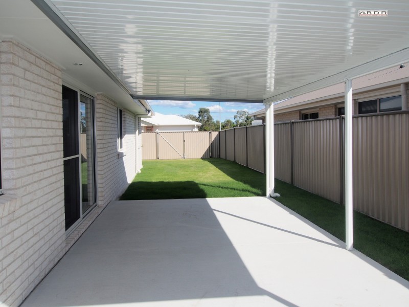 2/1 Traviston Way, Burrum Heads QLD 4659