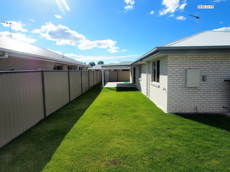 2/1 Traviston Way, Burrum Heads QLD 4659