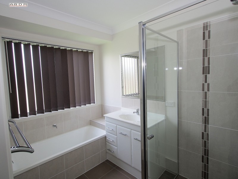 2/1 Traviston Way, Burrum Heads QLD 4659