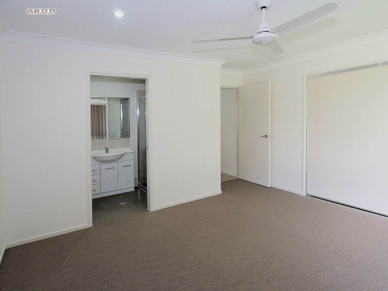 2/1 Traviston Way, Burrum Heads QLD 4659