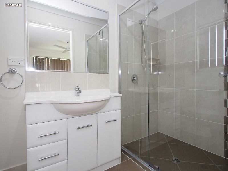 2/1 Traviston Way, Burrum Heads QLD 4659