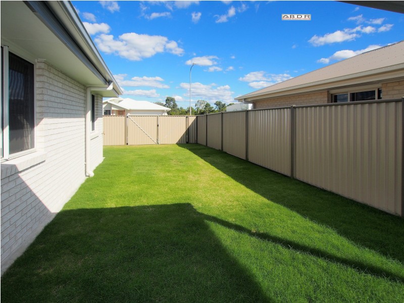 2/1 Traviston Way, Burrum Heads QLD 4659