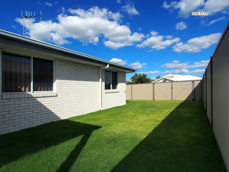 2/1 Traviston Way, Burrum Heads QLD 4659
