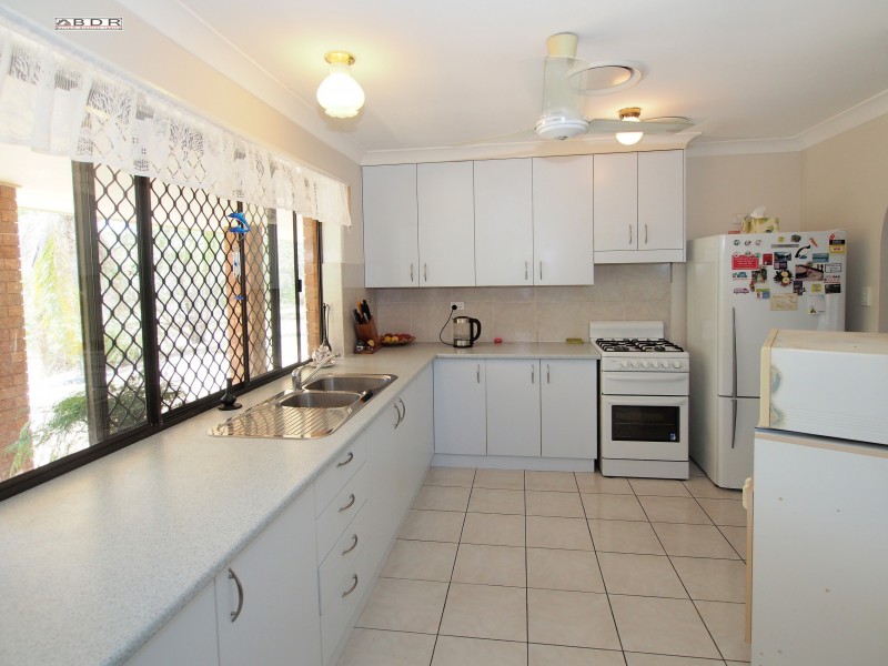 9 Island Close, Pacific Haven QLD 4659