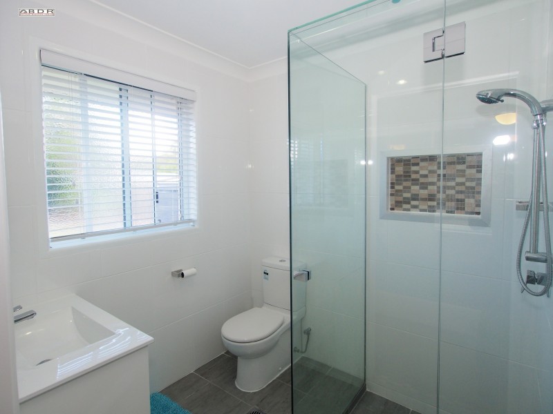 12 Lakeside Drive, Burrum Heads QLD 4659