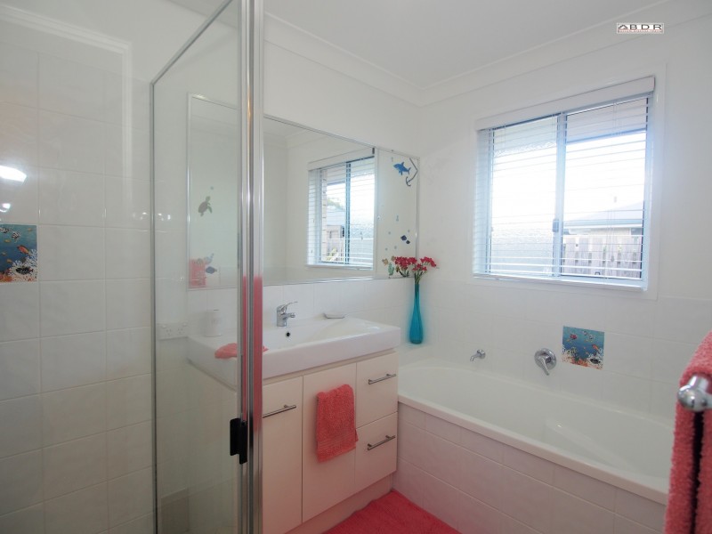 12 Lakeside Drive, Burrum Heads QLD 4659