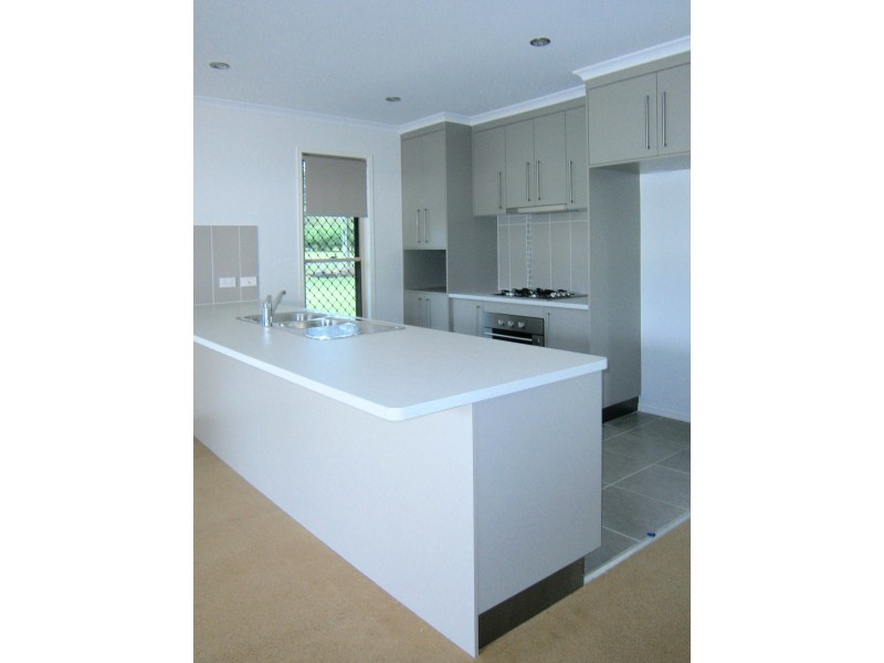 35 East Street, Howard QLD 4659