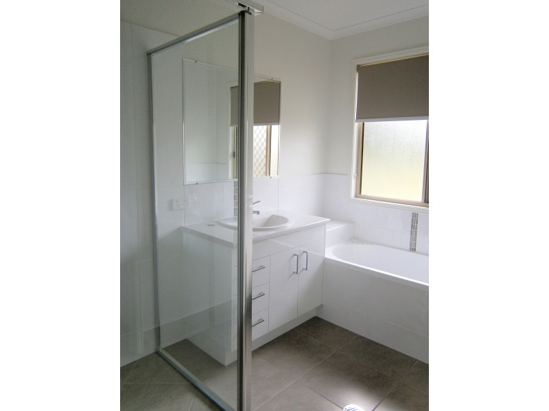 35 East Street, Howard QLD 4659