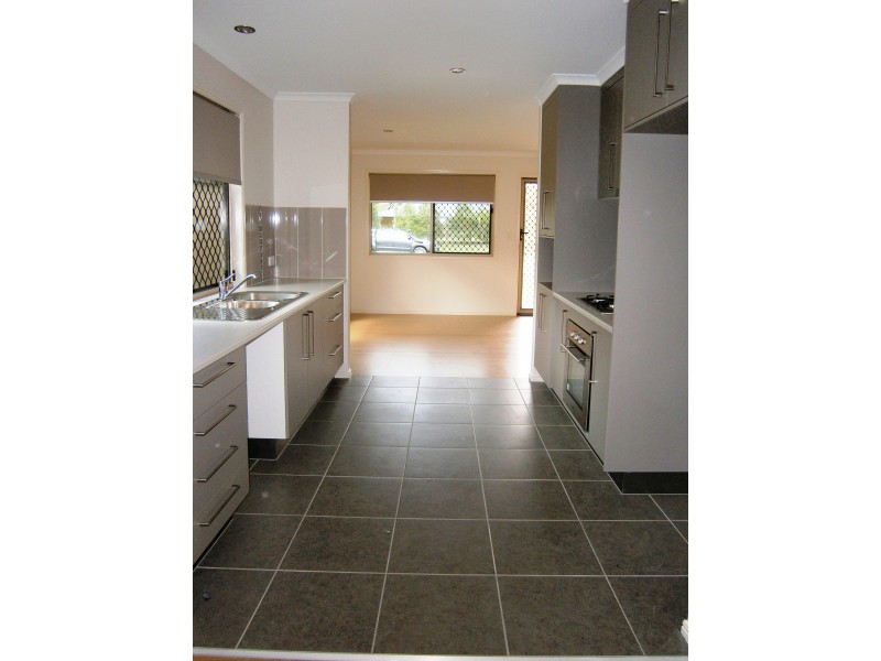 33 East Street, Howard QLD 4659
