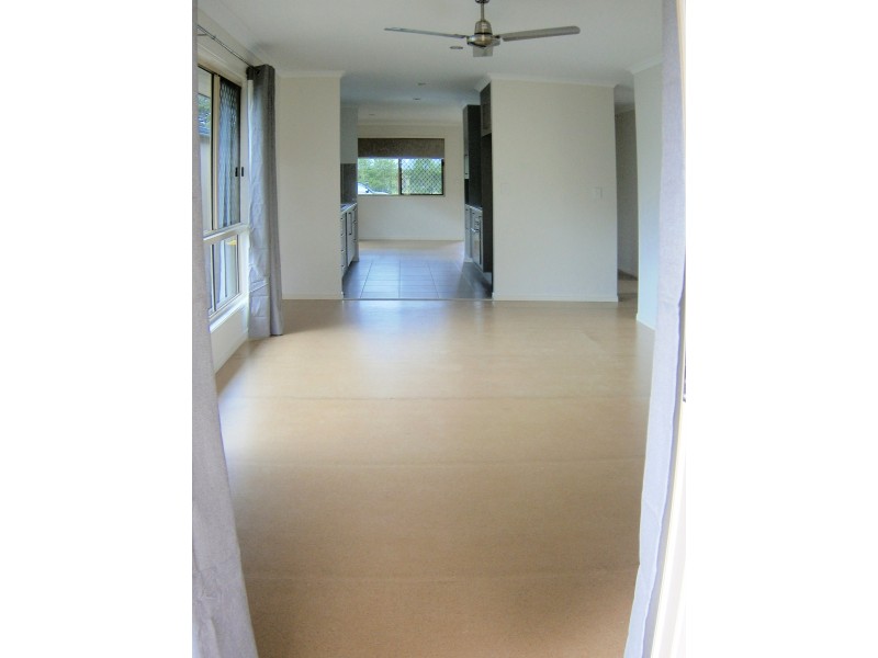 33 East Street, Howard QLD 4659