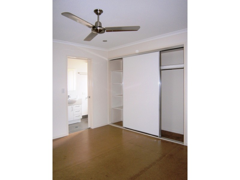33 East Street, Howard QLD 4659