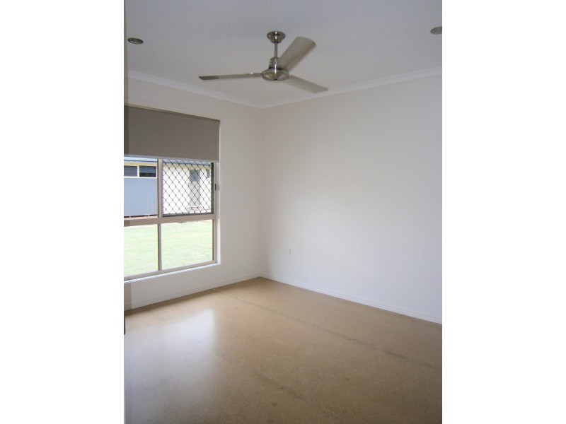 33 East Street, Howard QLD 4659
