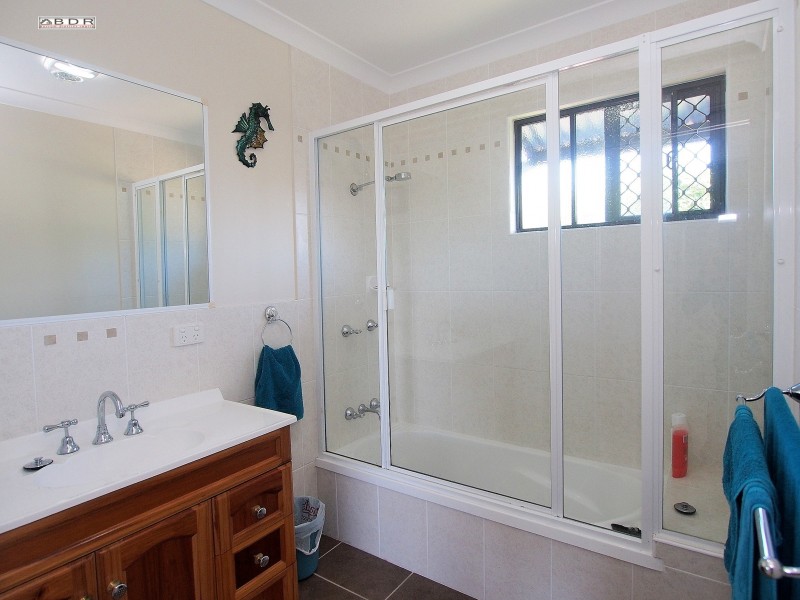 5 Lakes Boulevard, Burrum Heads QLD 4659