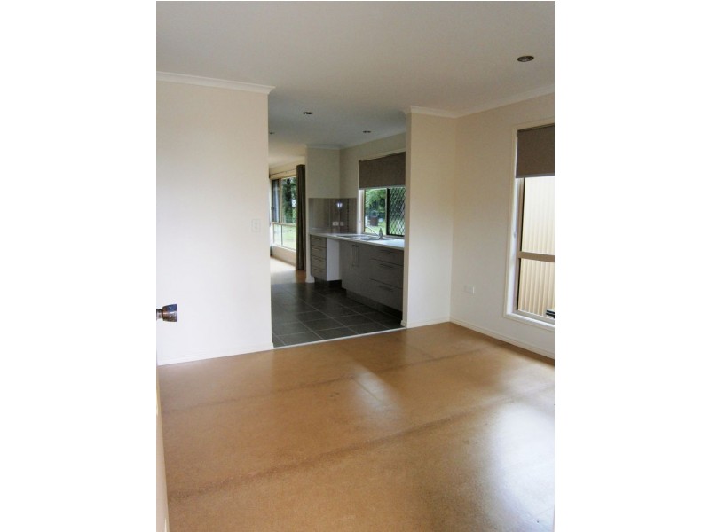 33 East Street, Howard QLD 4659