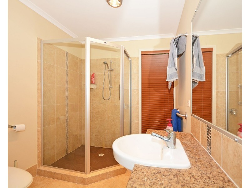 1 Brypat Close, Burrum Heads QLD 4659