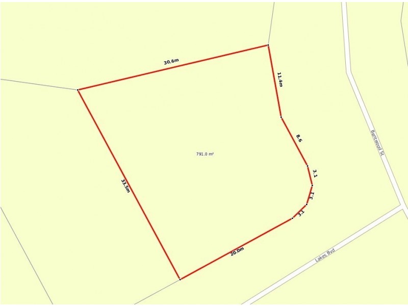 18 Lakes Blvd, Burrum Heads QLD 4659
