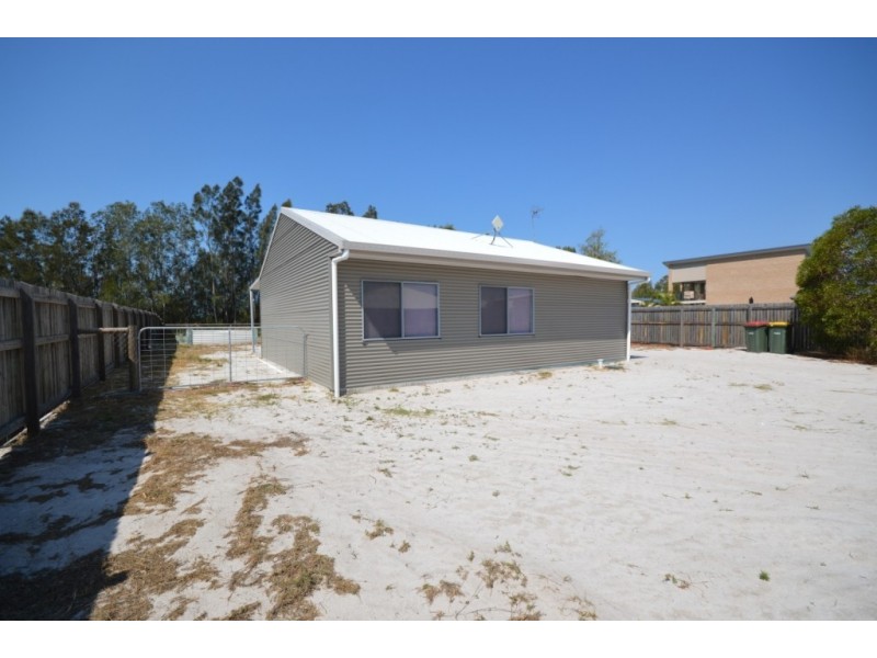 4 Eds Place, Burrum Heads QLD 4659