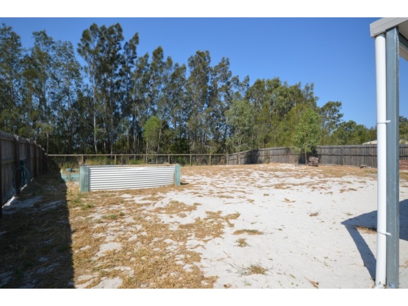 4 Eds Place, Burrum Heads QLD 4659