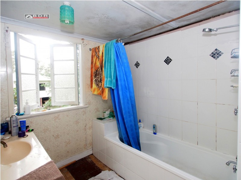 25 East Street, Howard QLD 4659