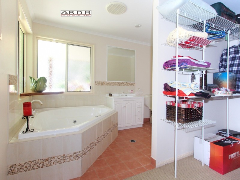 18 Island Close, Pacific Haven QLD 4659