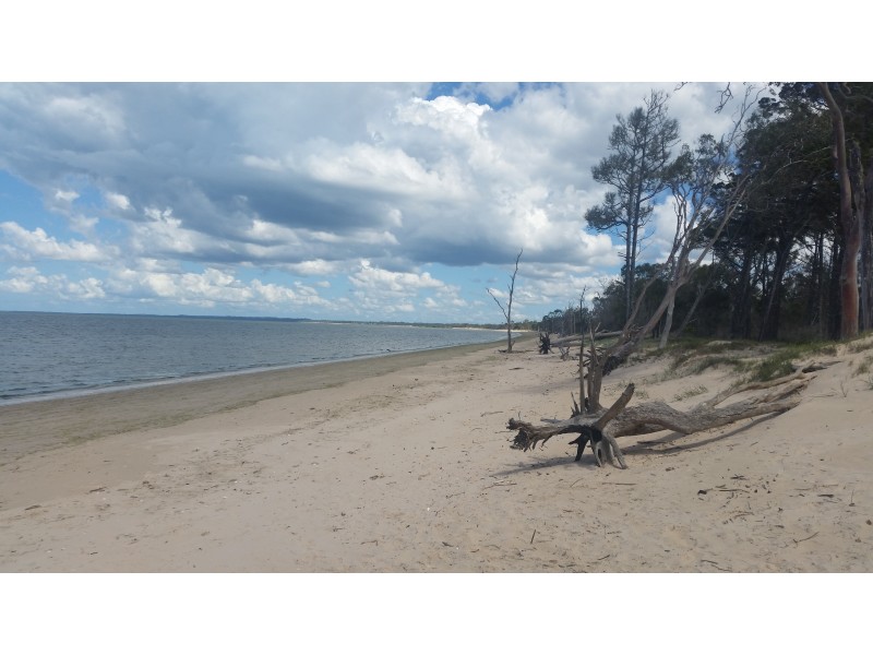 28 Beach Drive, Burrum Heads QLD 4659
