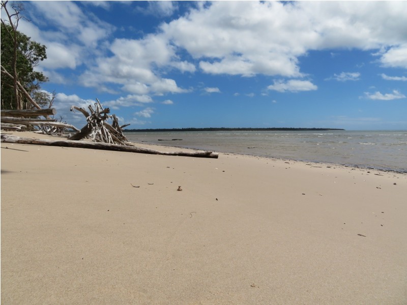 39 Ross Street, Burrum Heads QLD 4659
