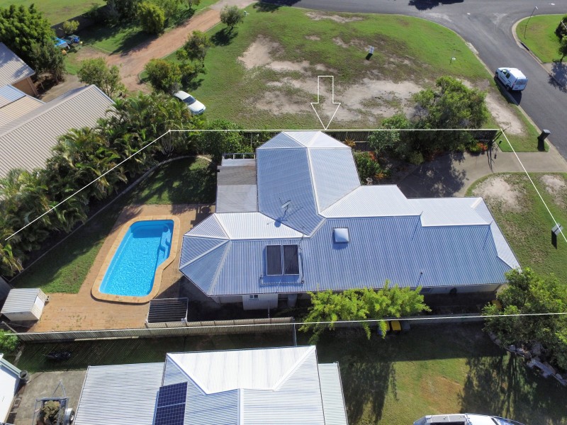 16 Lakes Boulevard, Burrum Heads QLD 4659