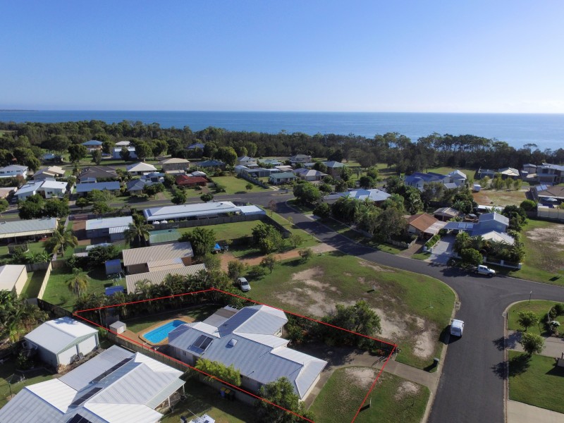 16 Lakes Boulevard, Burrum Heads QLD 4659