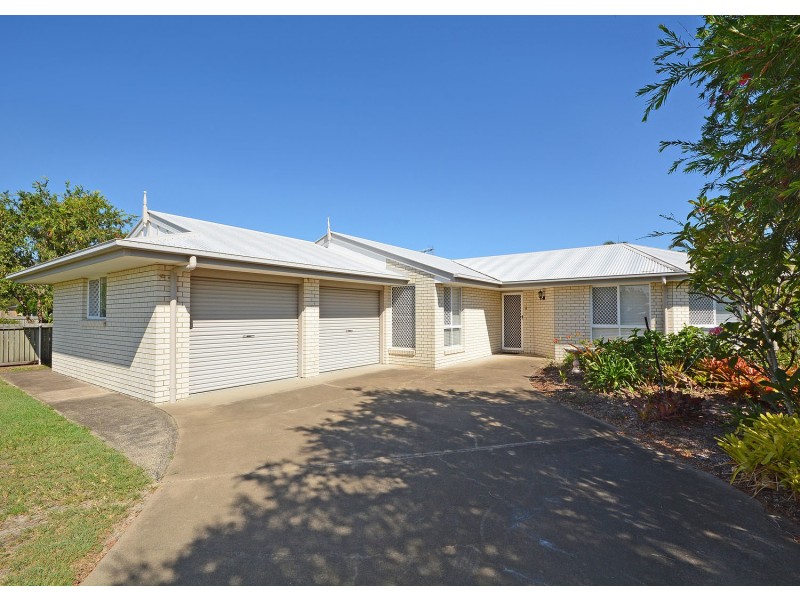 16 Lakes Boulevard, Burrum Heads QLD 4659