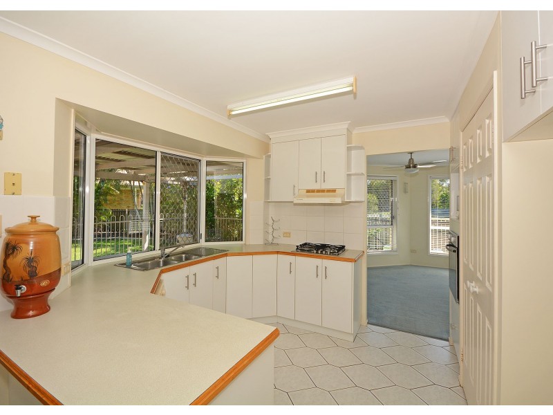 16 Lakes Boulevard, Burrum Heads QLD 4659