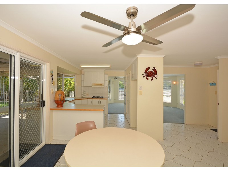 16 Lakes Boulevard, Burrum Heads QLD 4659