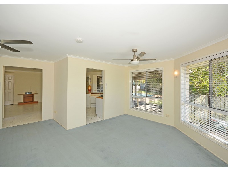 16 Lakes Boulevard, Burrum Heads QLD 4659