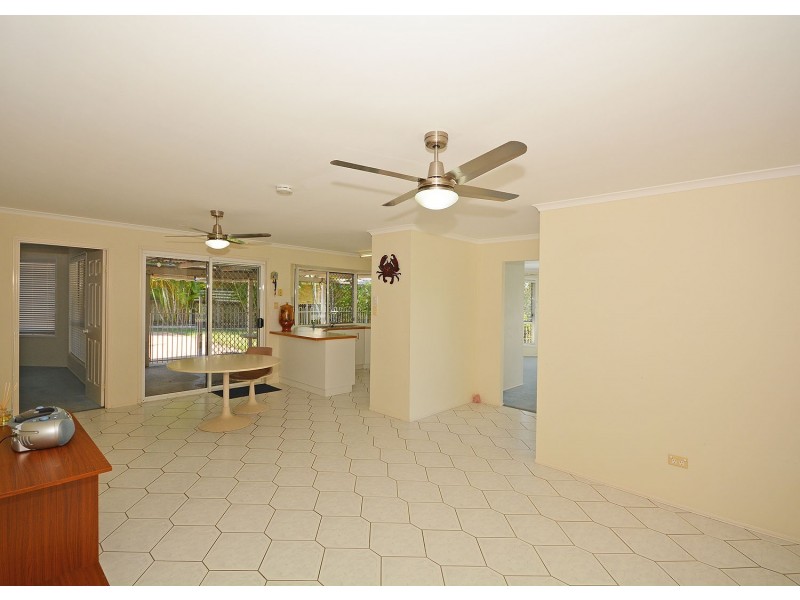 16 Lakes Boulevard, Burrum Heads QLD 4659