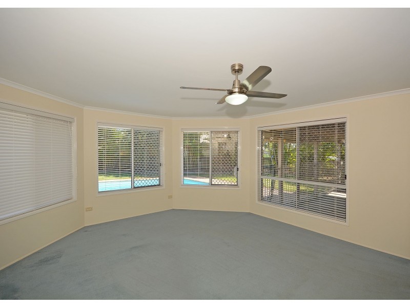 16 Lakes Boulevard, Burrum Heads QLD 4659