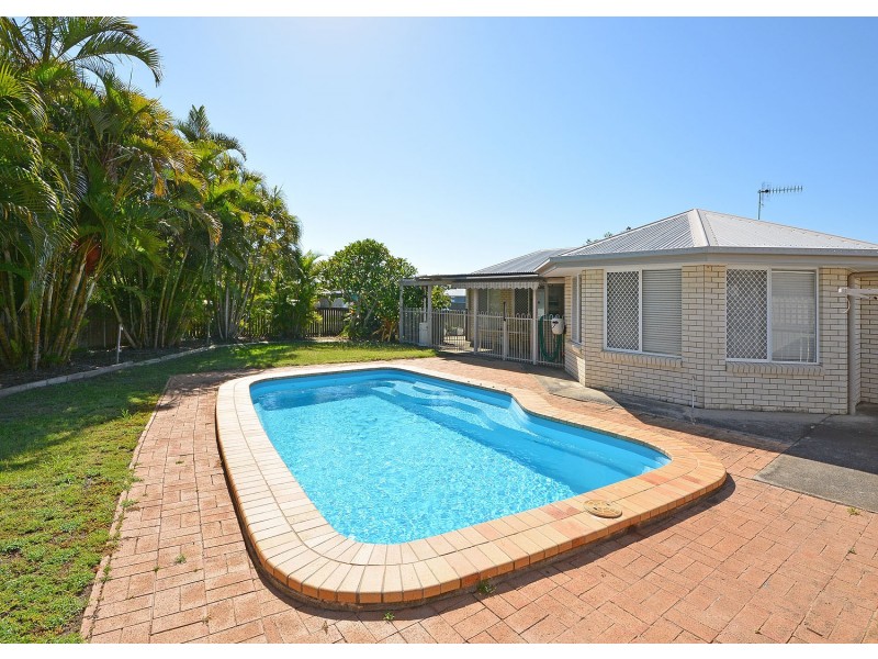 16 Lakes Boulevard, Burrum Heads QLD 4659