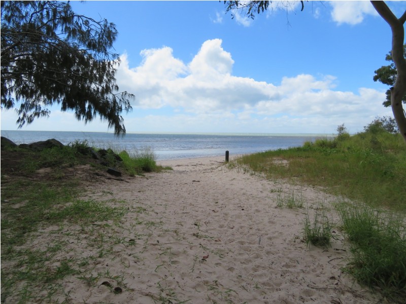 16 Lakes Boulevard, Burrum Heads QLD 4659