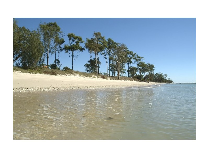 16 Lakes Boulevard, Burrum Heads QLD 4659