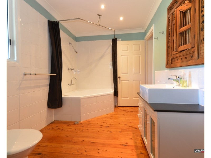 212 Pacific Haven Cct, Pacific Haven QLD 4659