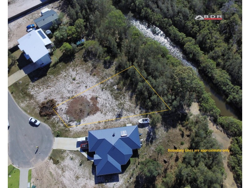 18 Eds Place, Burrum Heads QLD 4659