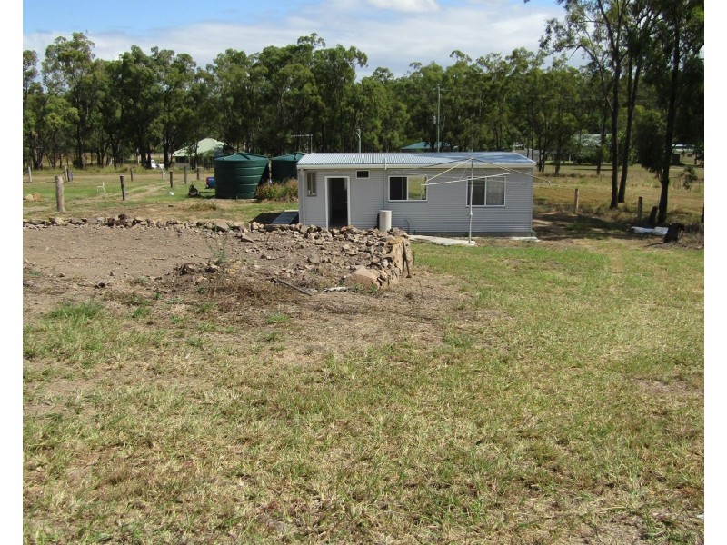 29 Queen Street, Dallarnil QLD 4621