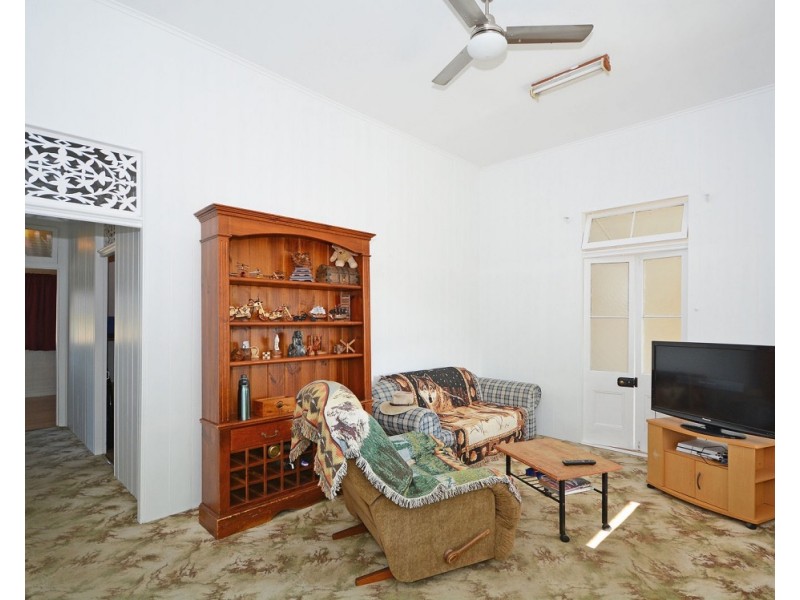 36 Robertson St, Torbanlea QLD 4662