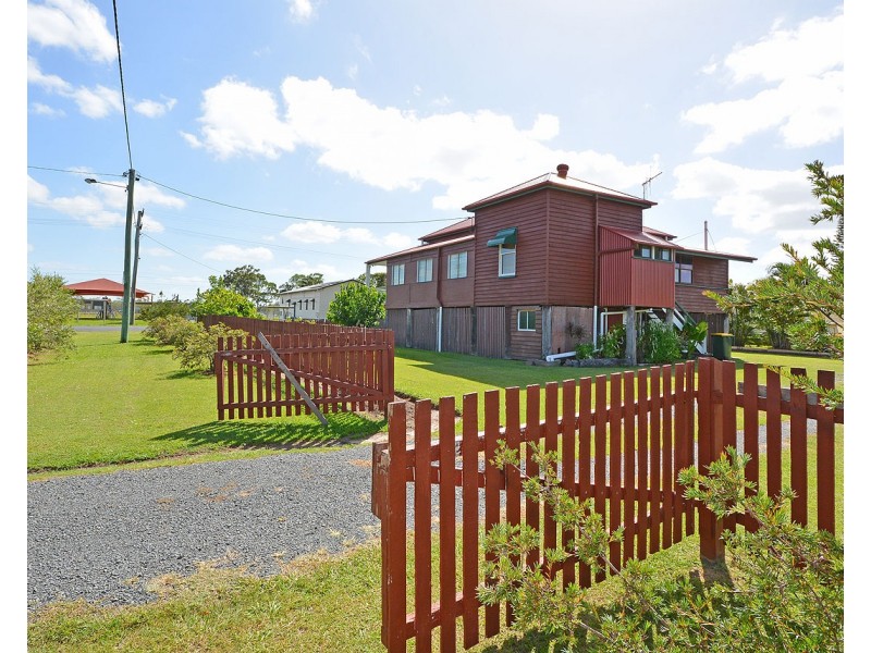 36 Robertson St, Torbanlea QLD 4662