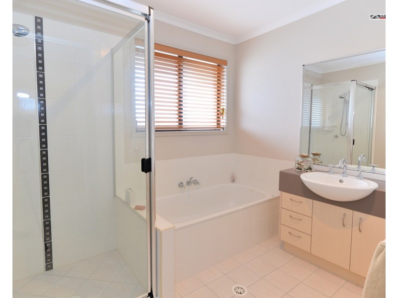 8 Louise Drive, Burrum Heads QLD 4659