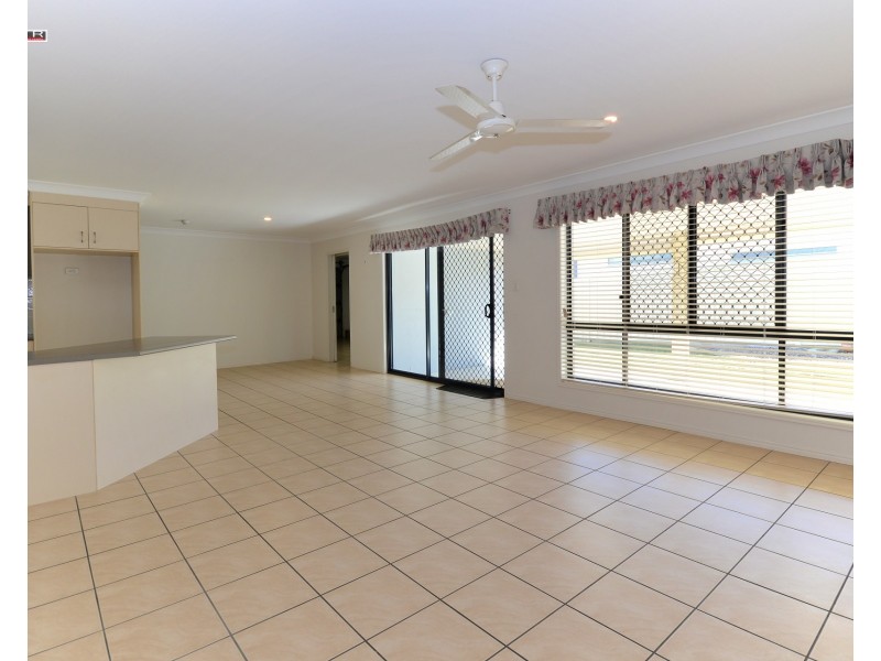 1/4 Pilbara Way, Burrum Heads QLD 4659