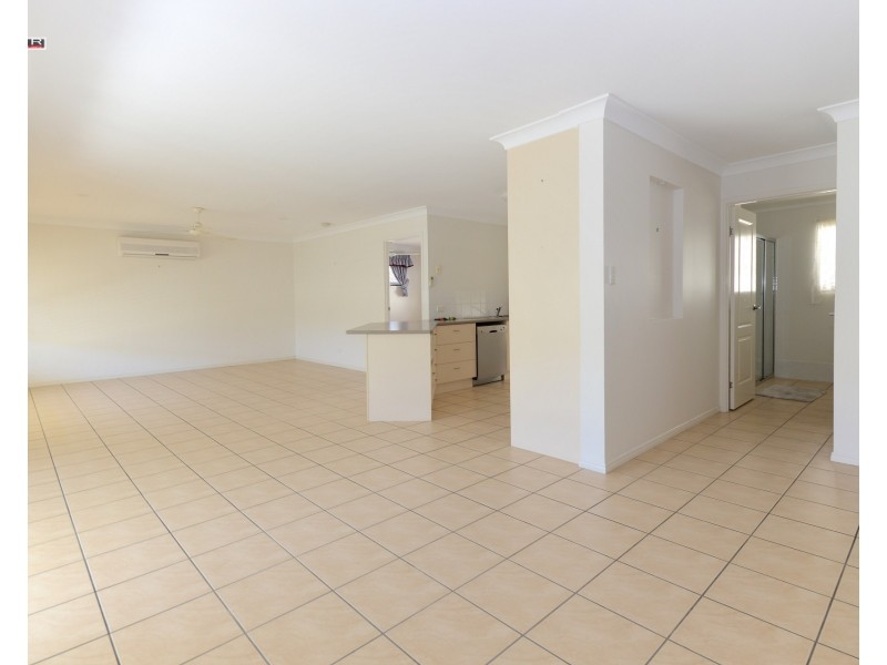 1/4 Pilbara Way, Burrum Heads QLD 4659